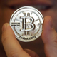 Illustration for article titled Minden, amit a bitcoinról tudni akartál – végre magyarul is